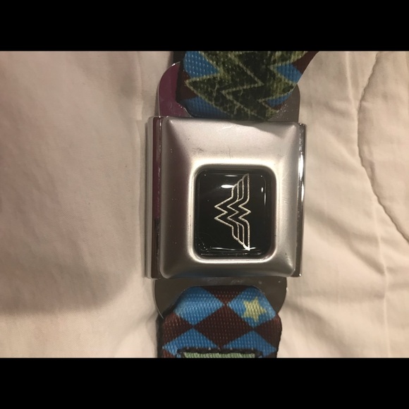 Wonder Woman Belt - Picture 2 of 4
